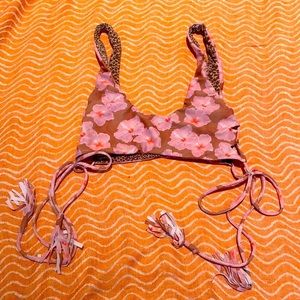 Rare ACACIA Capsule Mahalo M top